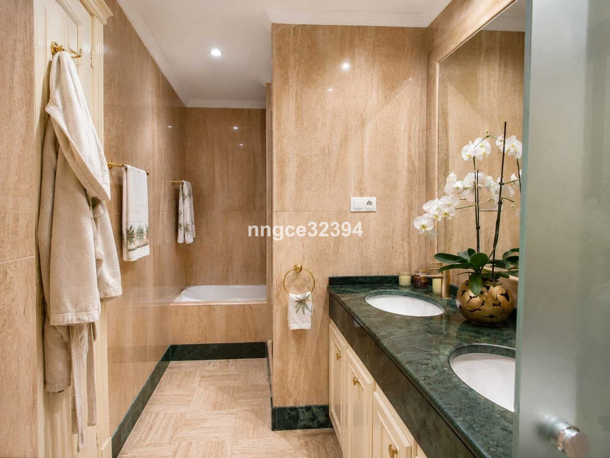 2 Bed Apartment for sale in Sierra Blanca Costa Del Sol, Málaga, Spain