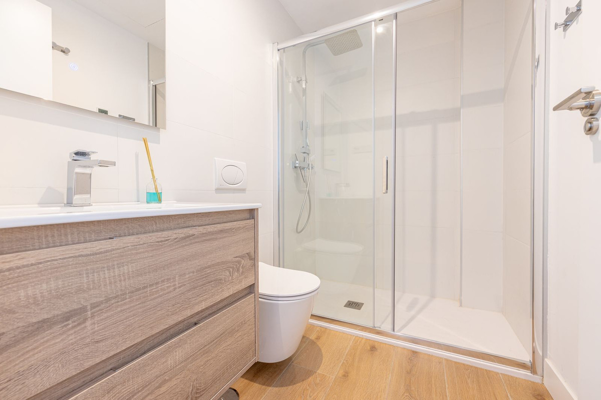 Se vende Apartamento Planta Media de 3 dormitorios en Costa Del Sol, Málaga, España