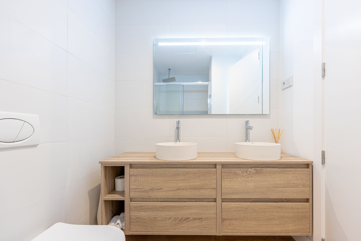 Se vende Apartamento Planta Media de 3 dormitorios en Costa Del Sol, Málaga, España