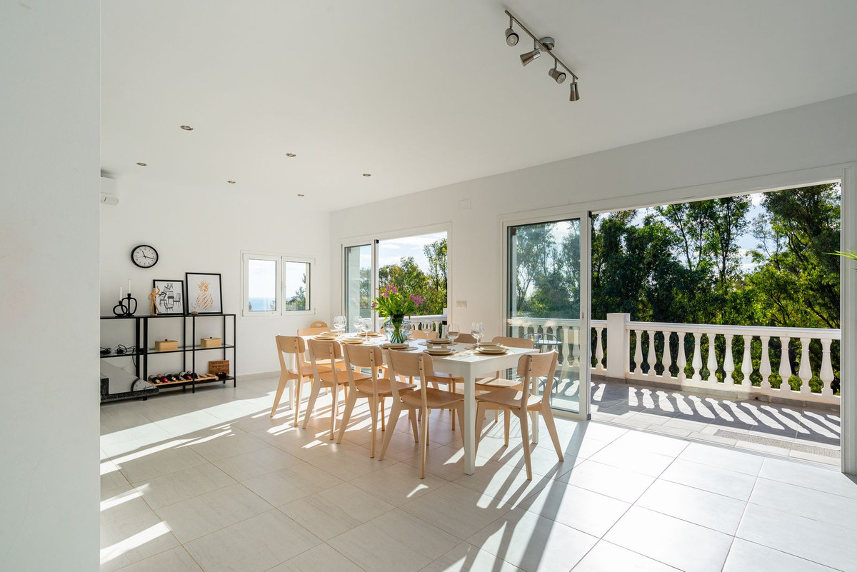Se vende Villa - Chalet de 3 dormitorios en Costa Del Sol, Málaga, España