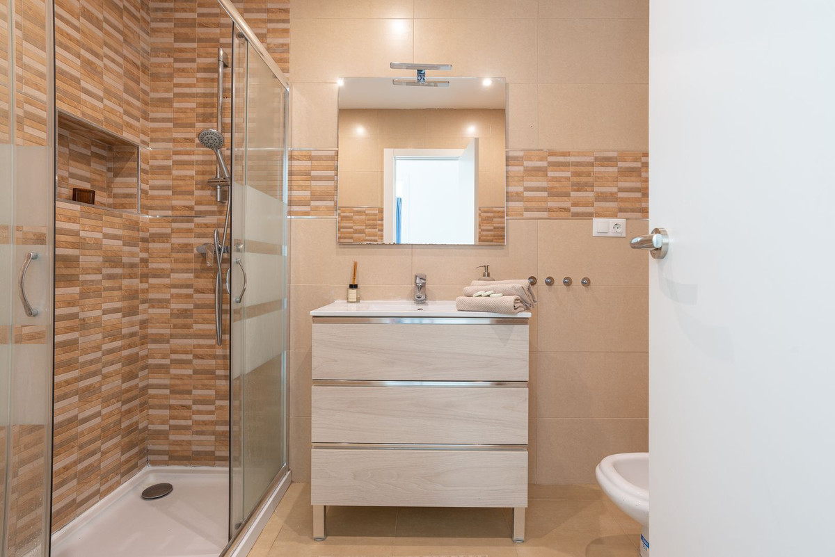 Se vende Villa - Chalet de 3 dormitorios en Costa Del Sol, Málaga, España