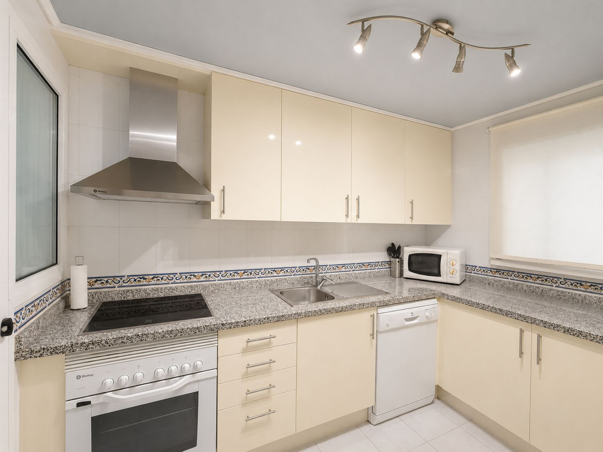Se vende Apartamento Planta Media de 2 dormitorios en Costa Del Sol, Málaga, España