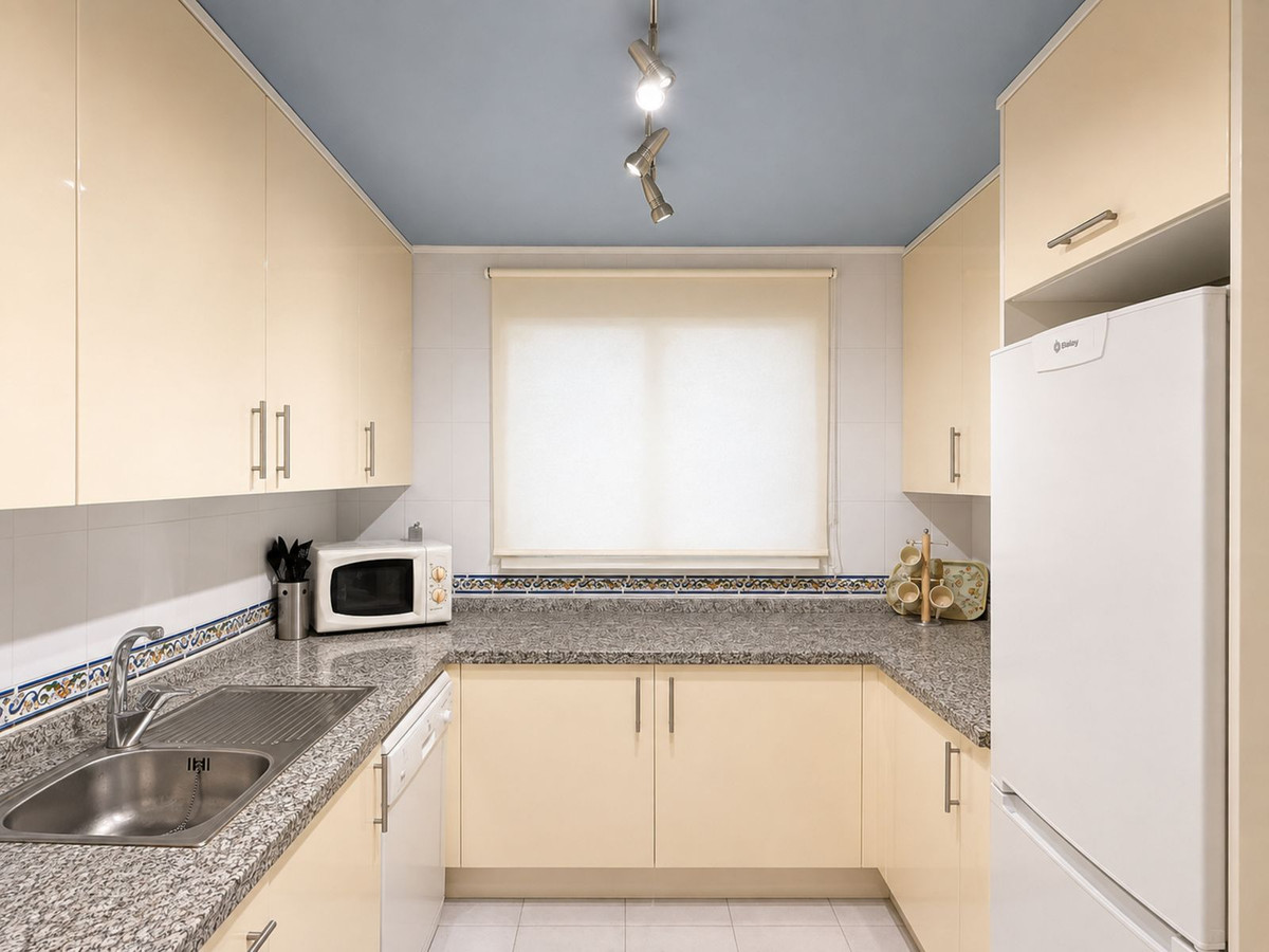 Se vende Apartamento Planta Media de 2 dormitorios en Costa Del Sol, Málaga, España