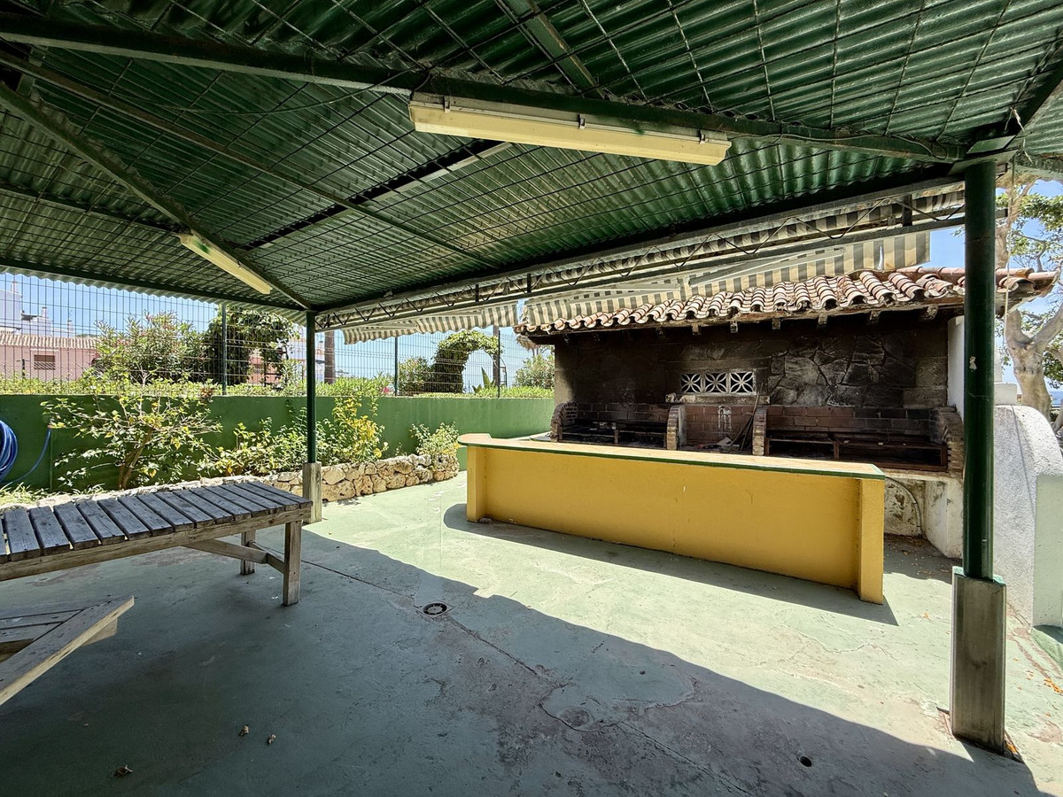 2 Bed Apartment for sale in Calahonda Costa Del Sol, Málaga, Spain