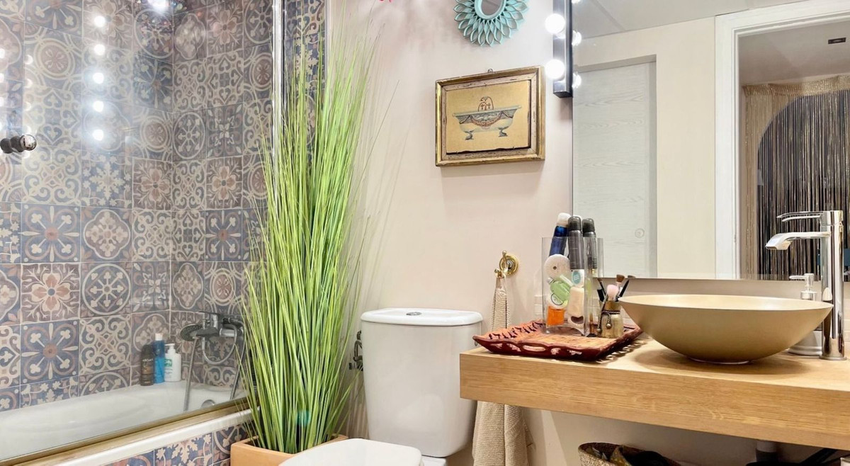 Se vende Apartamento Planta Media de 2 dormitorios en Costa Del Sol, Málaga, España