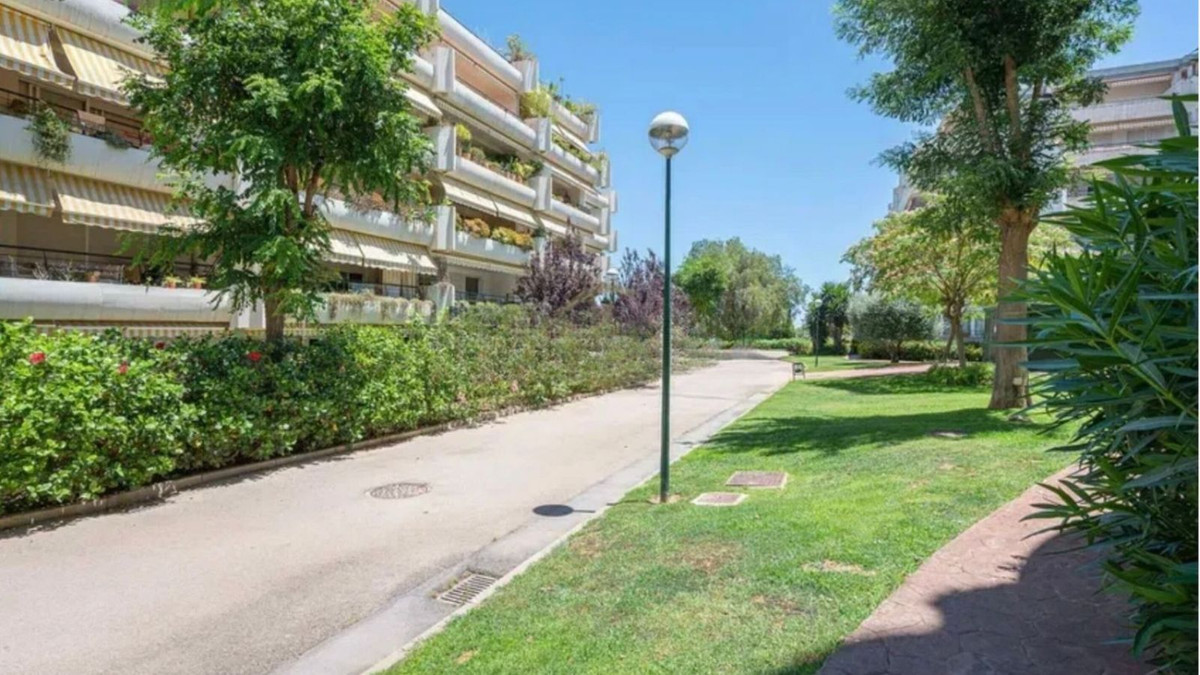 Se vende Apartamento Planta Media de 2 dormitorios en Costa Del Sol, Málaga, España