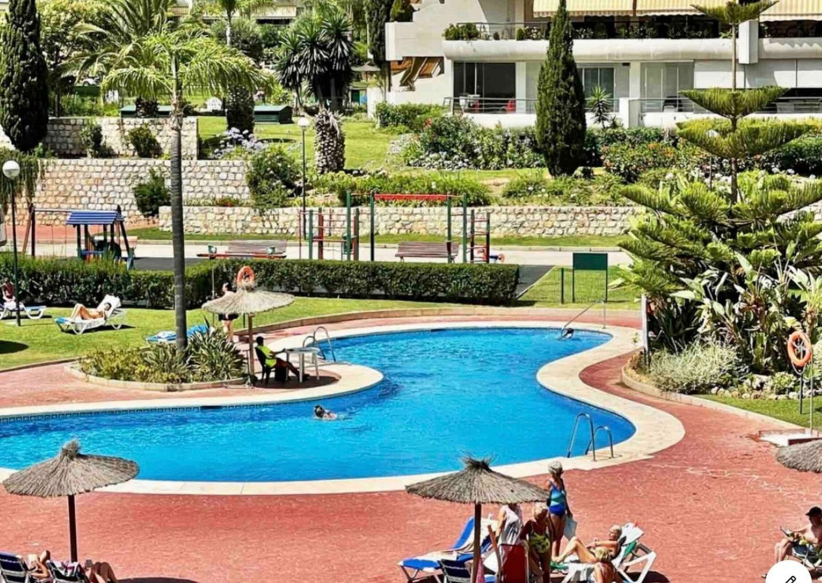 Se vende Apartamento Planta Media de 2 dormitorios en Costa Del Sol, Málaga, España