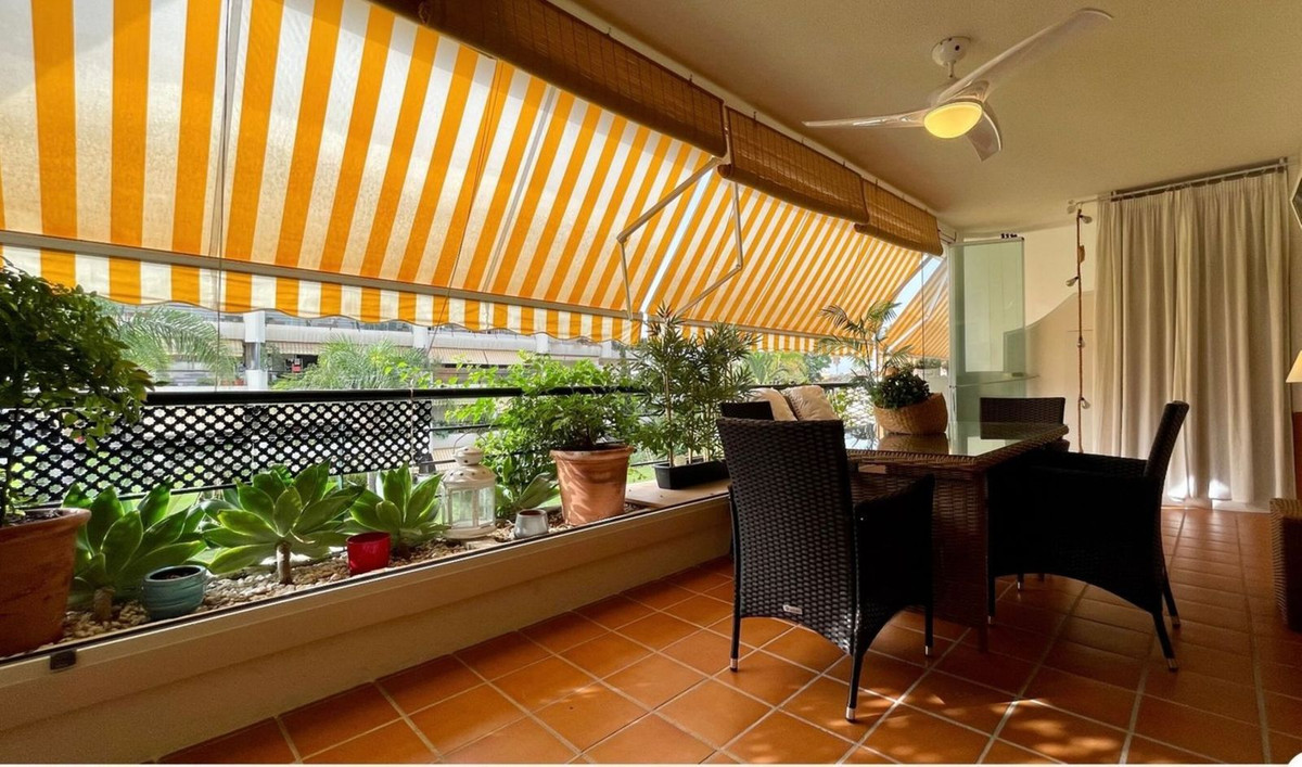 Se vende Apartamento Planta Media de 2 dormitorios en Costa Del Sol, Málaga, España