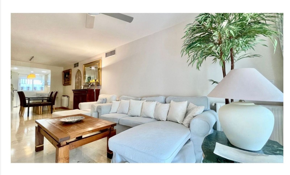 Se vende Apartamento Planta Media de 2 dormitorios en Costa Del Sol, Málaga, España
