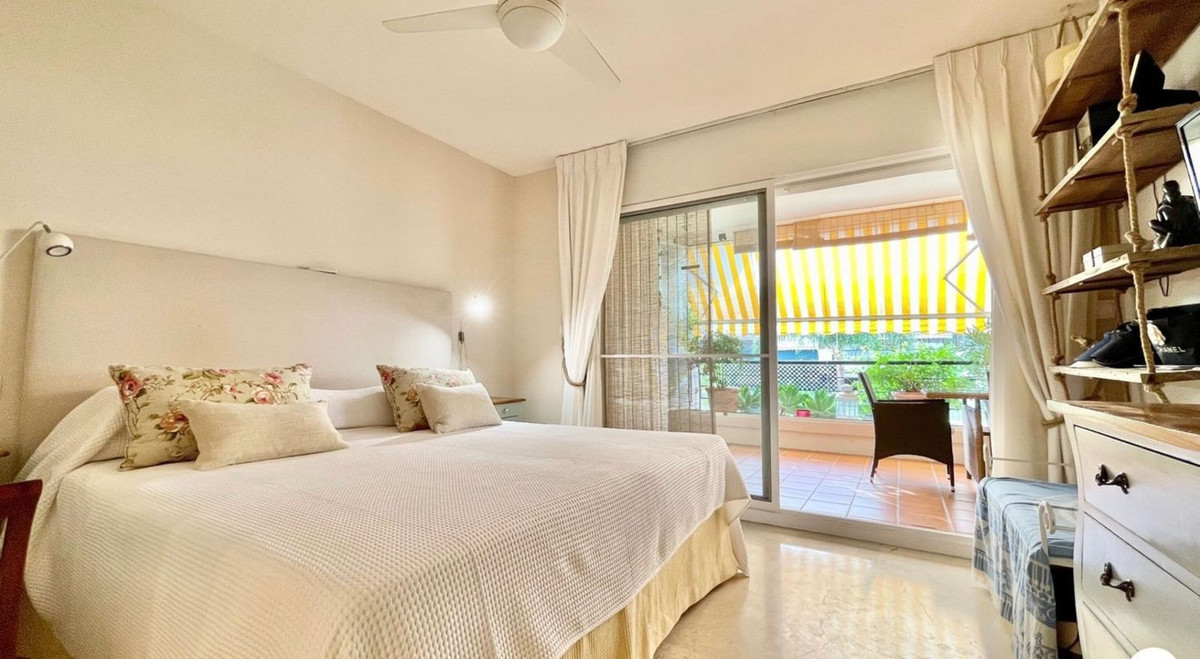 Se vende Apartamento Planta Media de 2 dormitorios en Costa Del Sol, Málaga, España