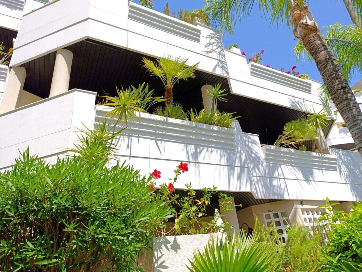 3 Bed Apartment for sale in Nueva Andalucía Costa Del Sol, Málaga, Spain