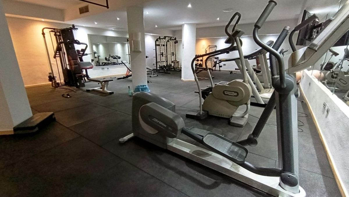 3 Bed Apartment for sale in Nueva Andalucía Costa Del Sol, Málaga, Spain