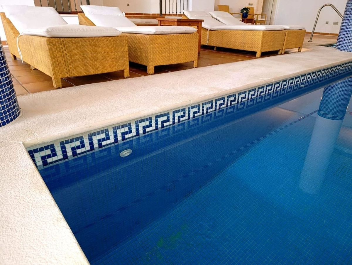 3 Bed Apartment for sale in Nueva Andalucía Costa Del Sol, Málaga, Spain