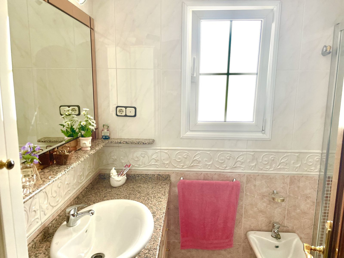 Se vende Villa - Chalet de 4 dormitorios en Costa Del Sol, Málaga, España