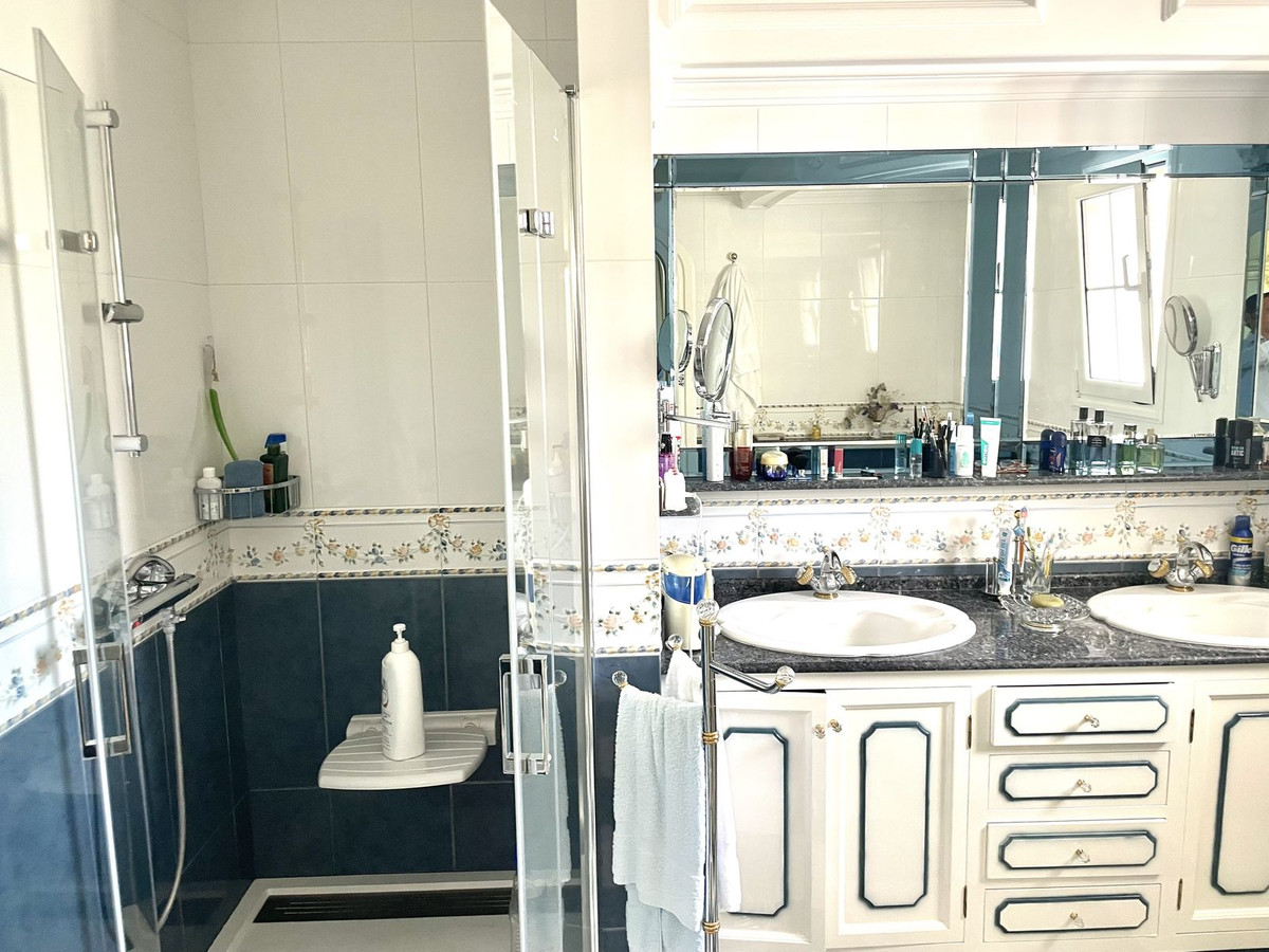 Se vende Villa - Chalet de 4 dormitorios en Costa Del Sol, Málaga, España