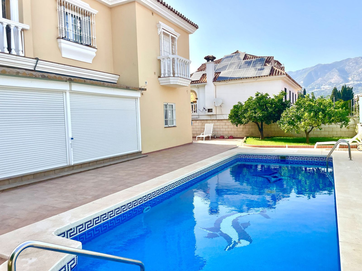 Se vende Villa - Chalet de 4 dormitorios en Costa Del Sol, Málaga, España