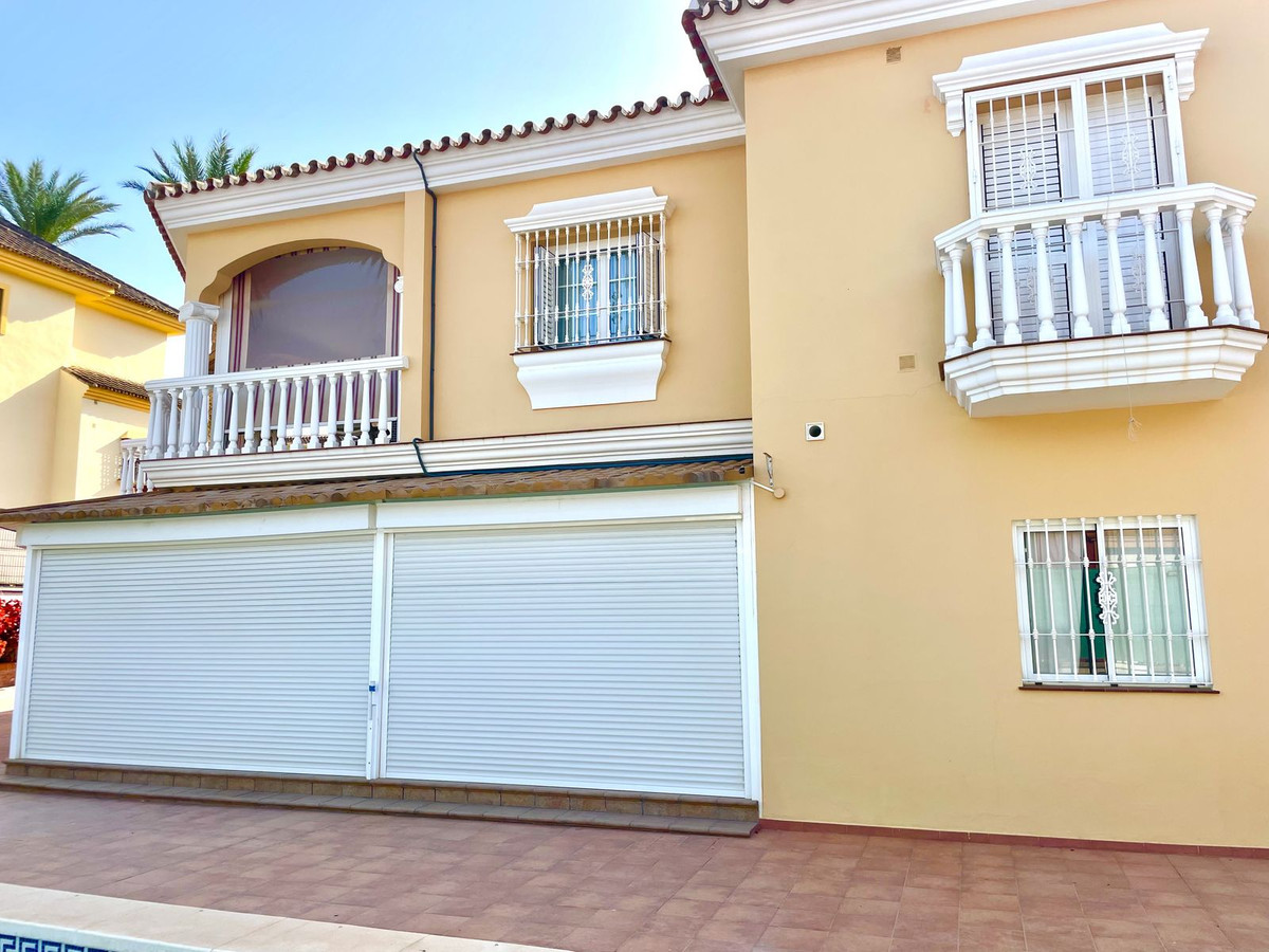 Se vende Villa - Chalet de 4 dormitorios en Costa Del Sol, Málaga, España