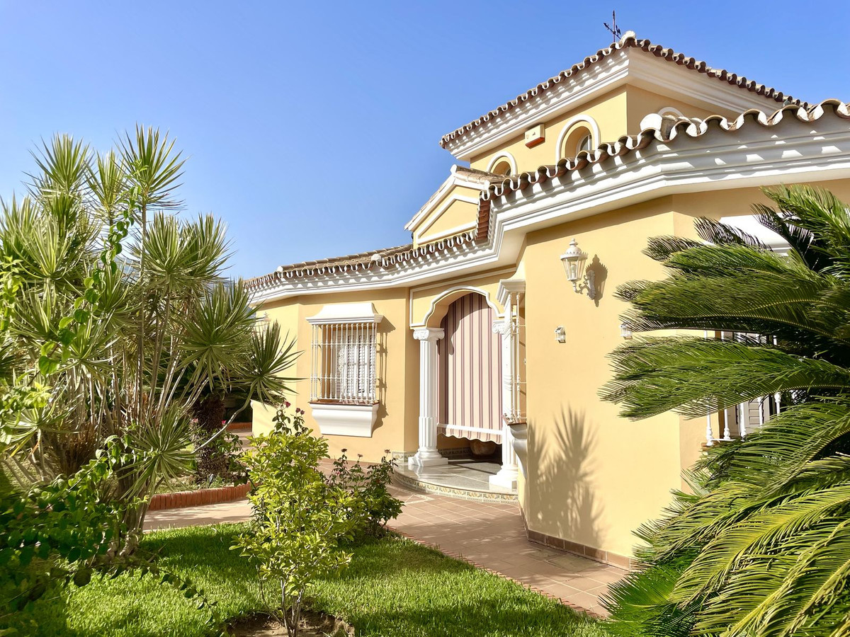 Se vende Villa - Chalet de 4 dormitorios en Costa Del Sol, Málaga, España