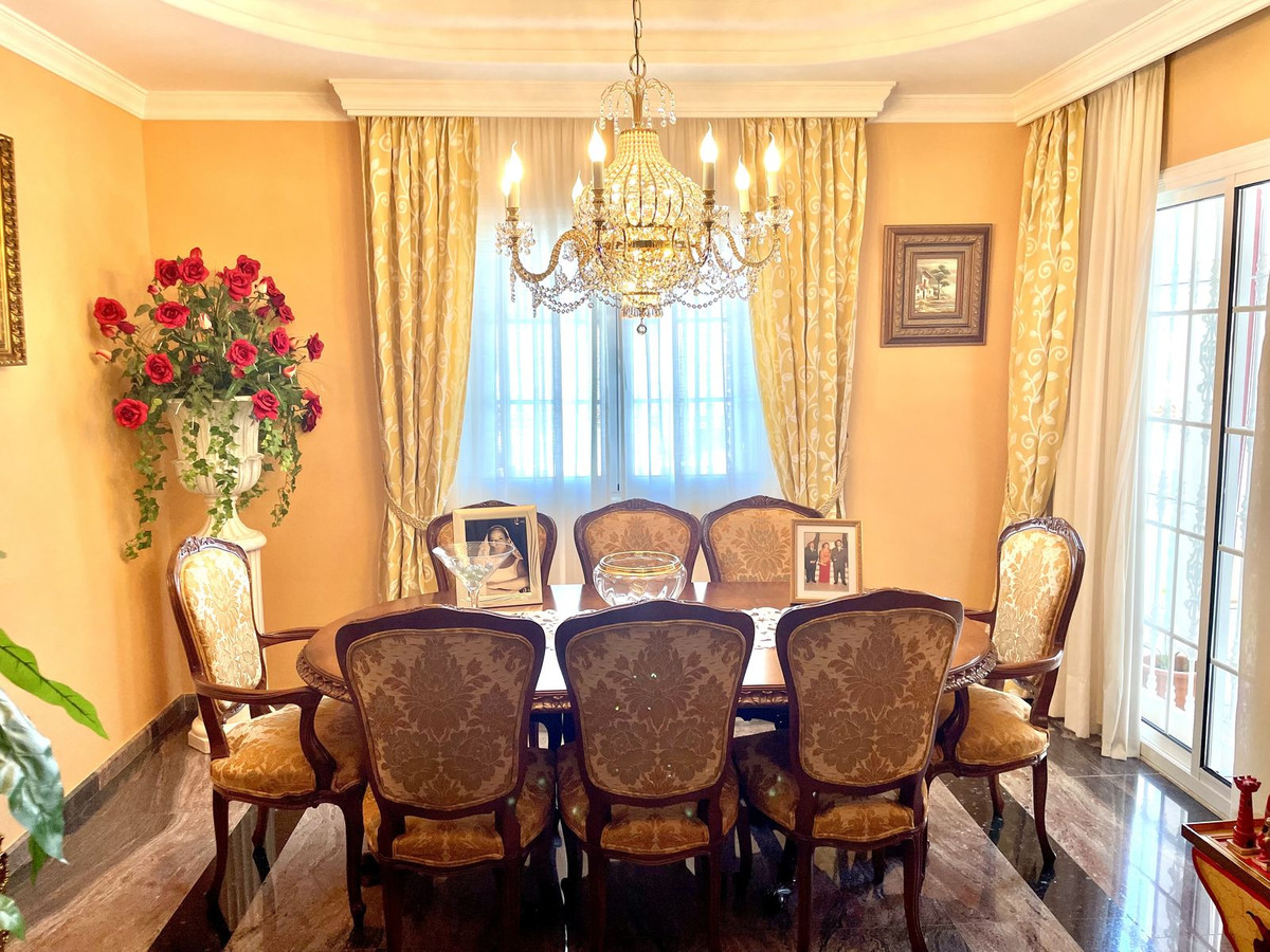 Se vende Villa - Chalet de 4 dormitorios en Costa Del Sol, Málaga, España