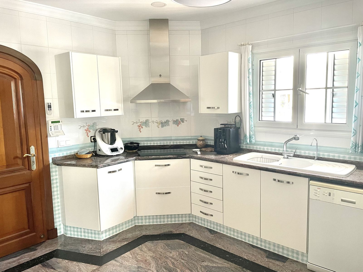 Se vende Villa - Chalet de 4 dormitorios en Costa Del Sol, Málaga, España