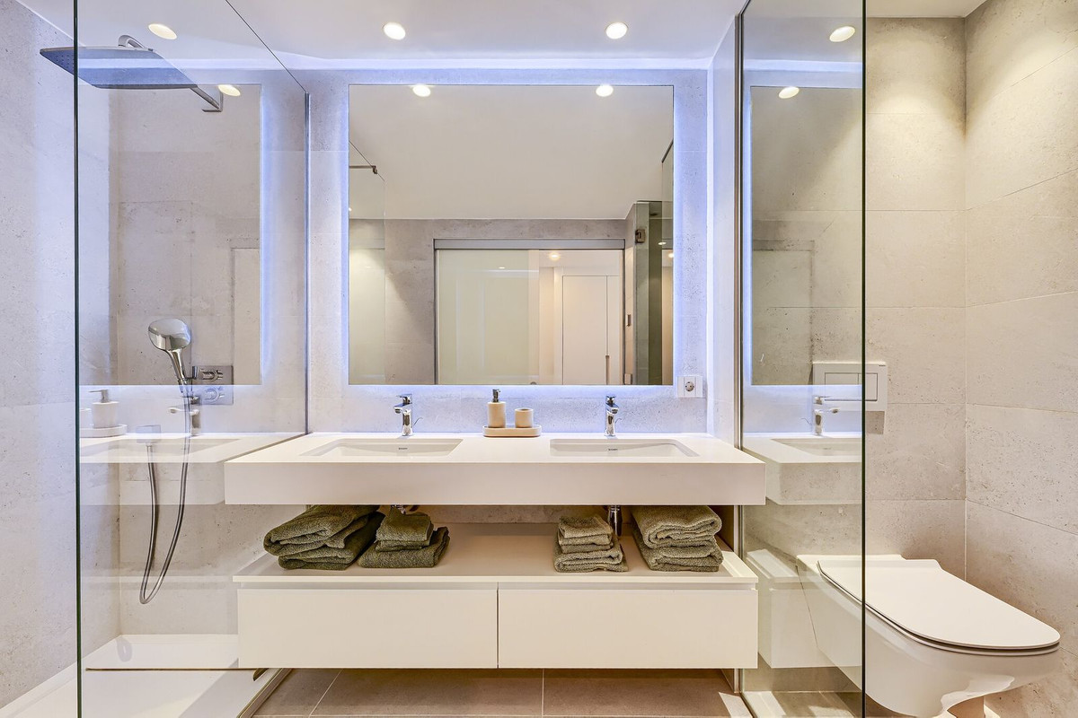 Se vende Apartamento Planta Media de 3 dormitorios en Costa Del Sol, Málaga, España