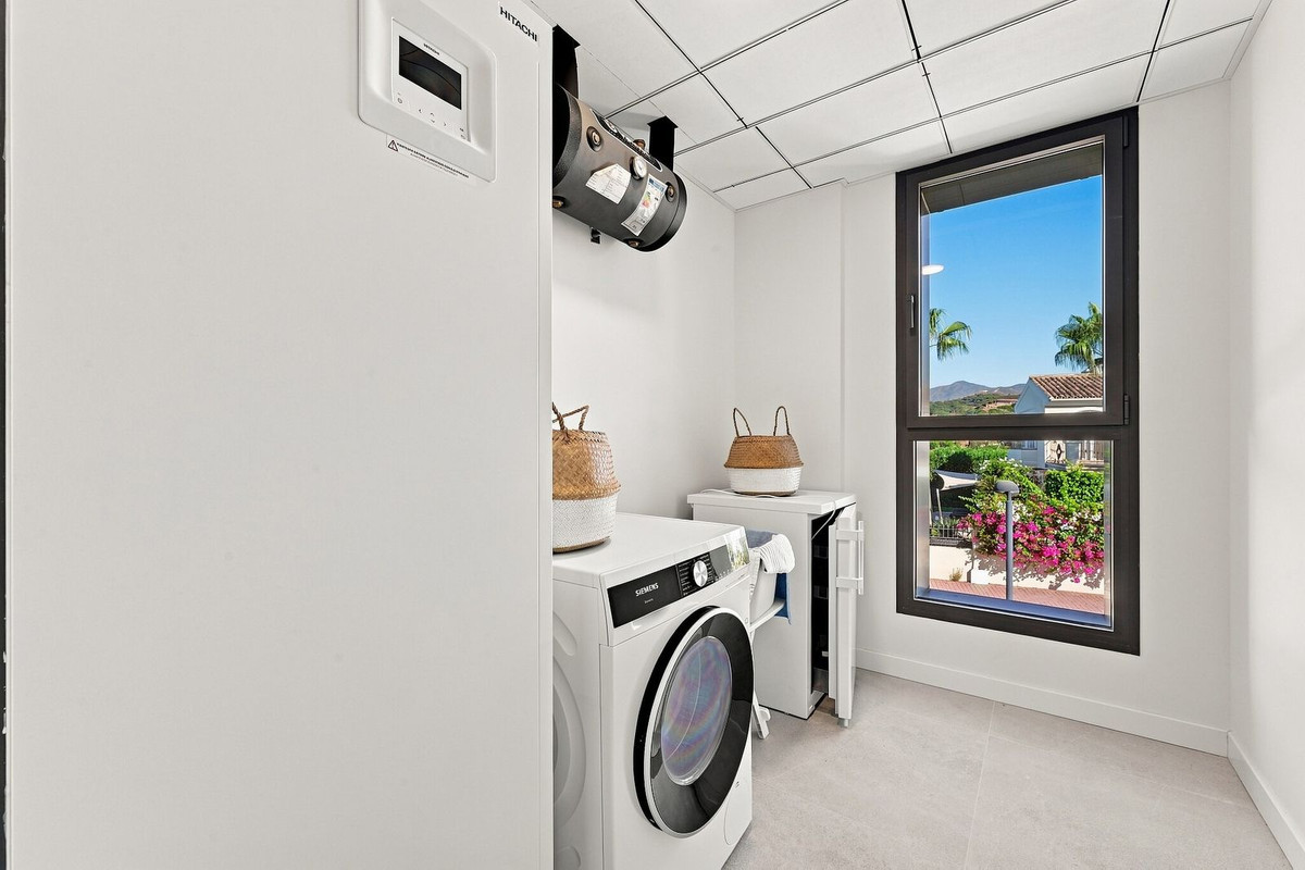 Se vende Apartamento Planta Media de 3 dormitorios en Costa Del Sol, Málaga, España
