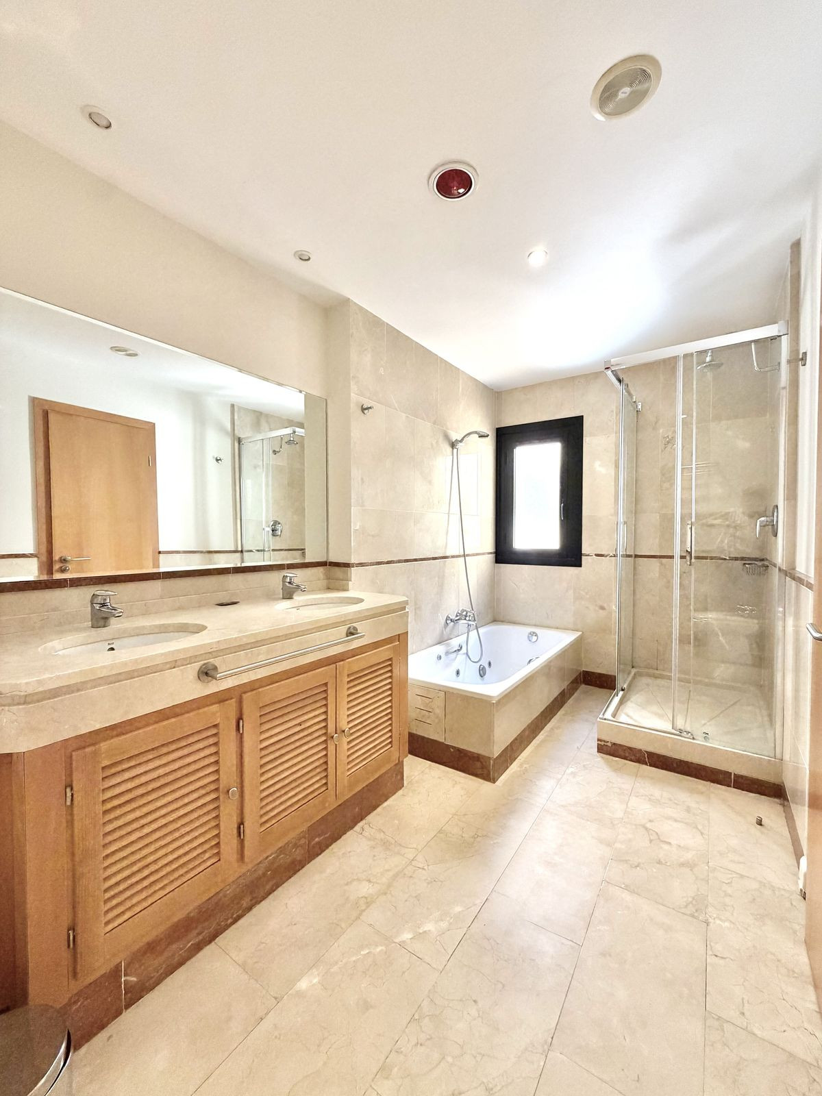 2 Bed Apartment for sale in Puerto Banús Costa Del Sol, Málaga, Spain
