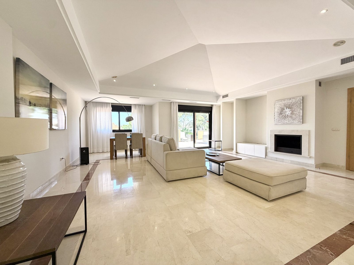 2 Bed Apartment for sale in Puerto Banús Costa Del Sol, Málaga, Spain