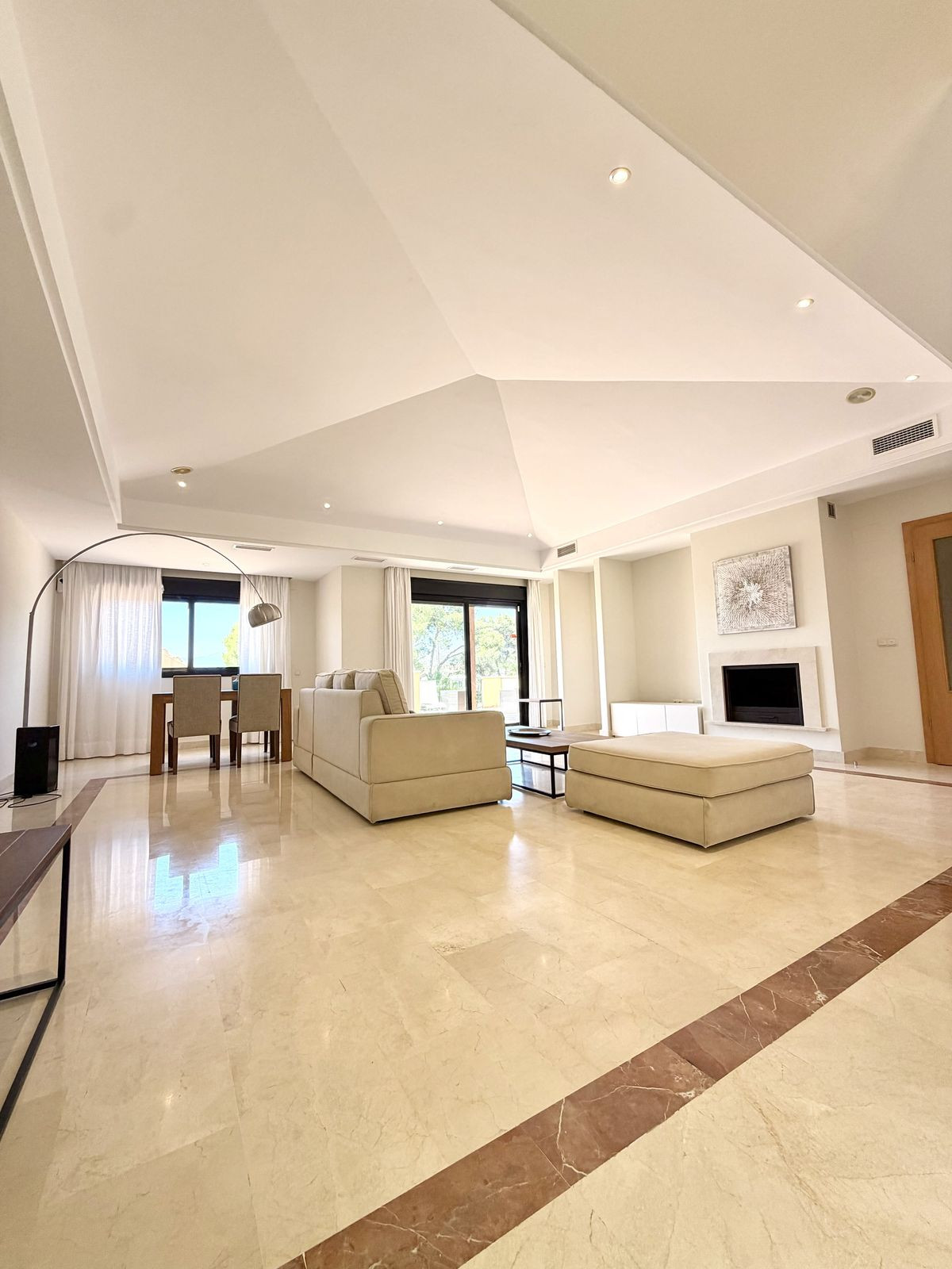 2 Bed Apartment for sale in Puerto Banús Costa Del Sol, Málaga, Spain