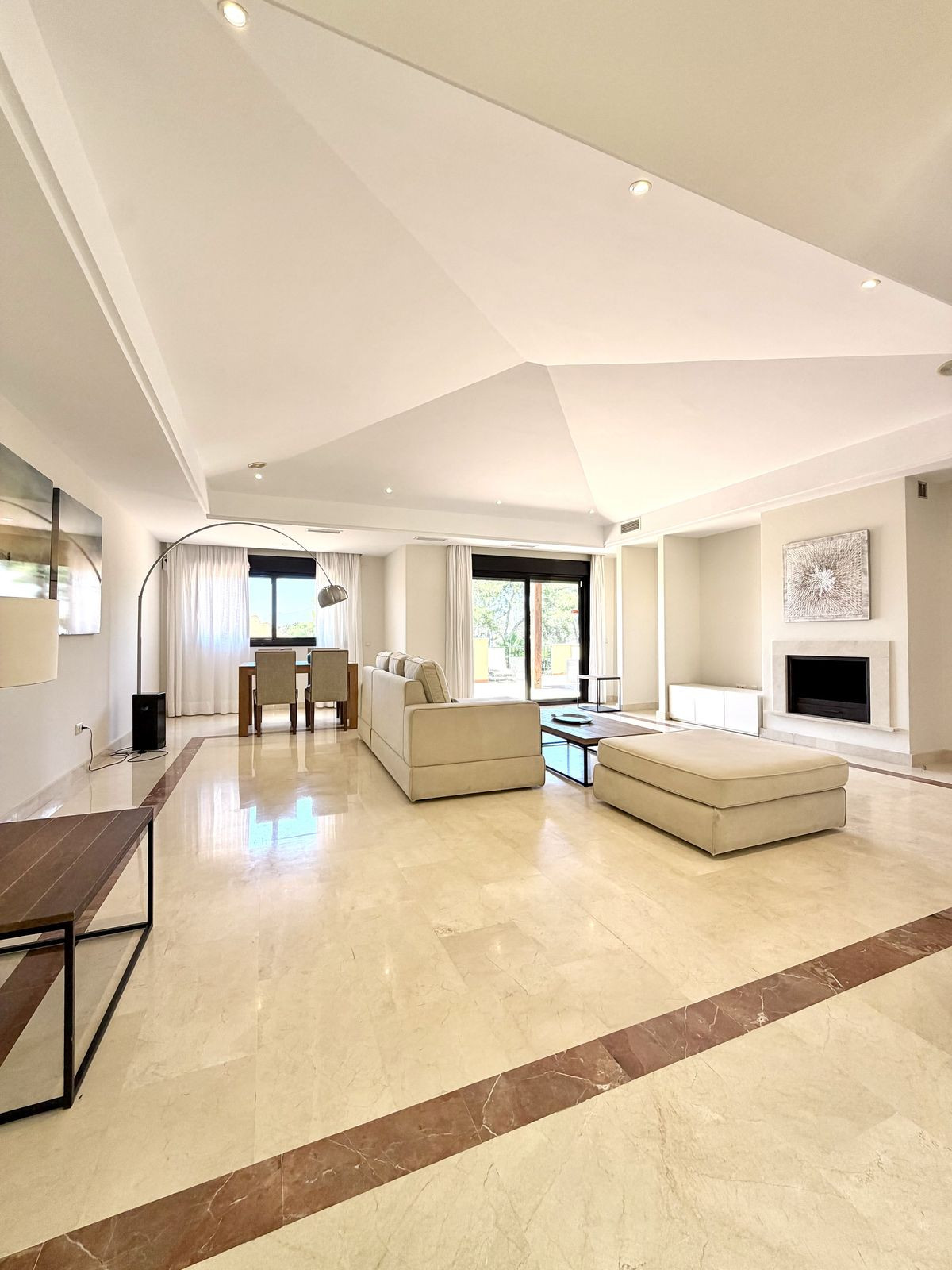 2 Bed Apartment for sale in Puerto Banús Costa Del Sol, Málaga, Spain
