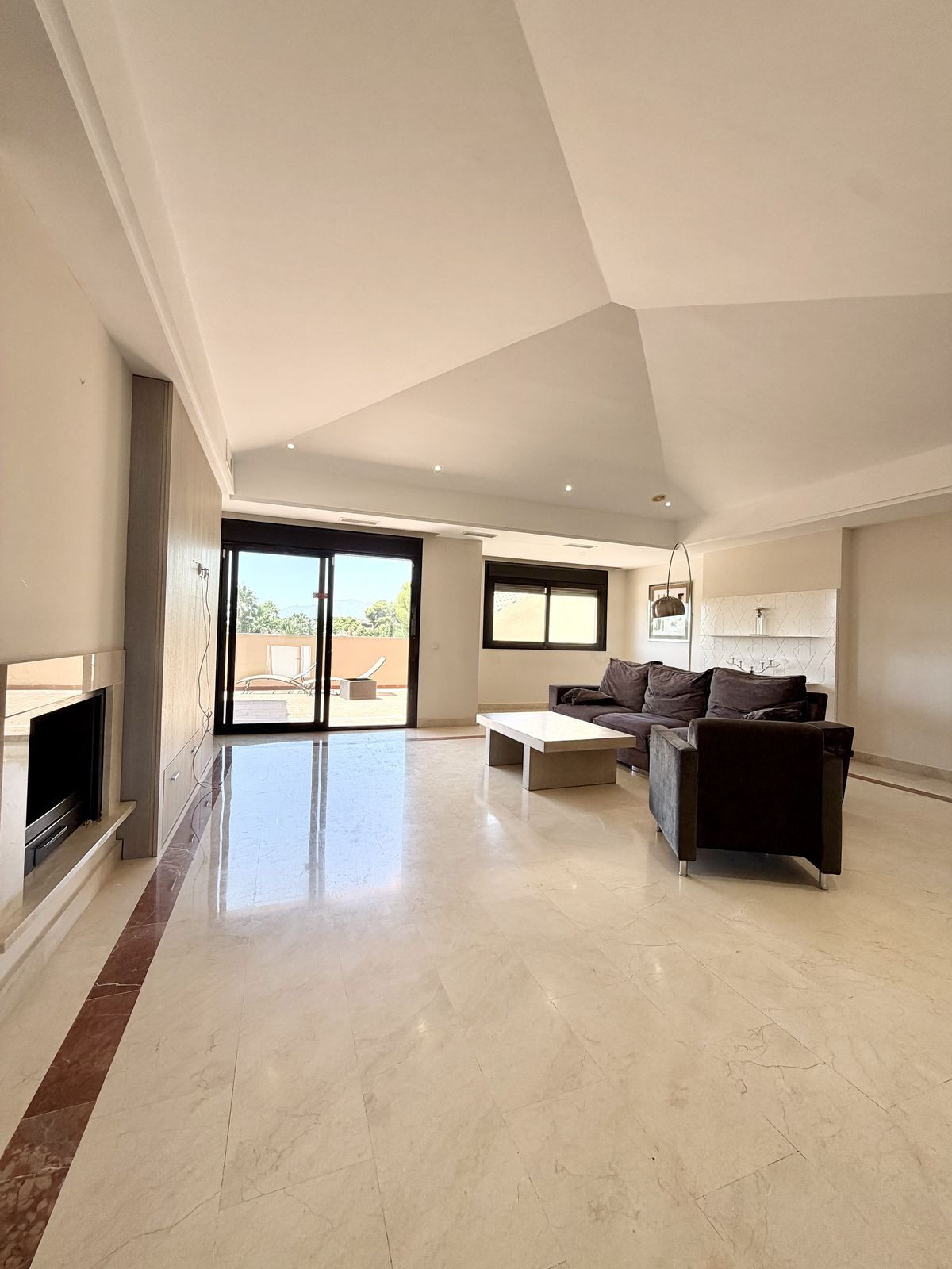 2 Bed Apartment for sale in Puerto Banús Costa Del Sol, Málaga, Spain