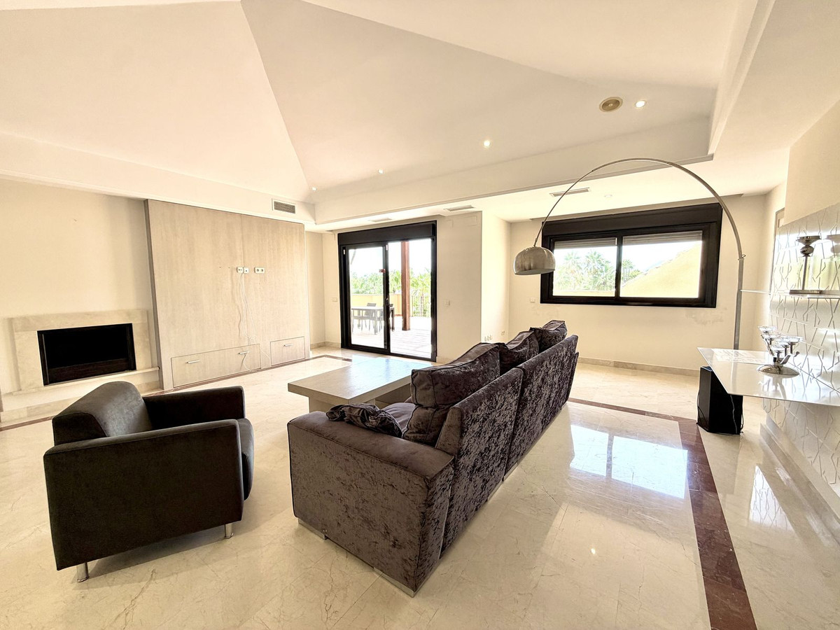 2 Bed Apartment for sale in Puerto Banús Costa Del Sol, Málaga, Spain