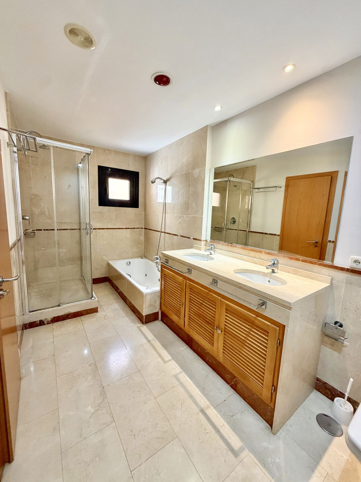 2 Bed Apartment for sale in Puerto Banús Costa Del Sol, Málaga, Spain