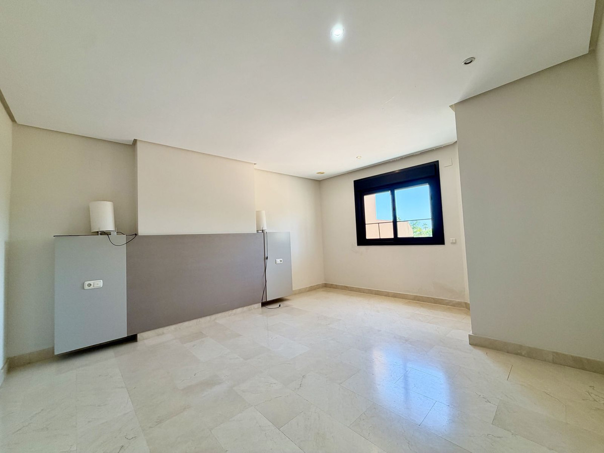 2 Bed Apartment for sale in Puerto Banús Costa Del Sol, Málaga, Spain
