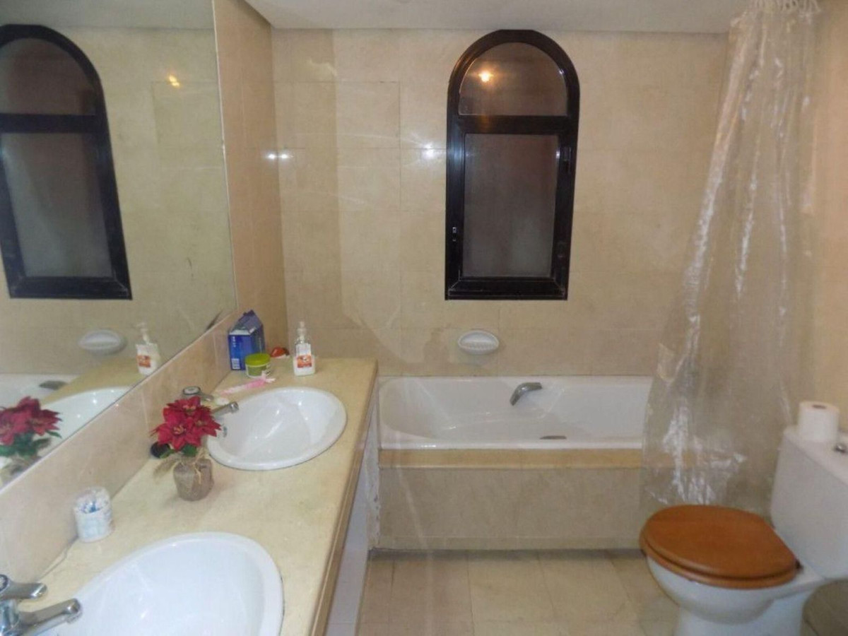Se vende Pareada de 3 dormitorios en Costa Del Sol, Málaga, España