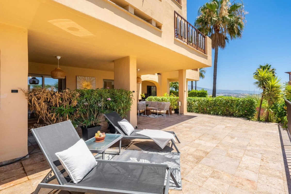 2 Bed Apartment for sale in El Paraiso Costa Del Sol, Málaga, Spain