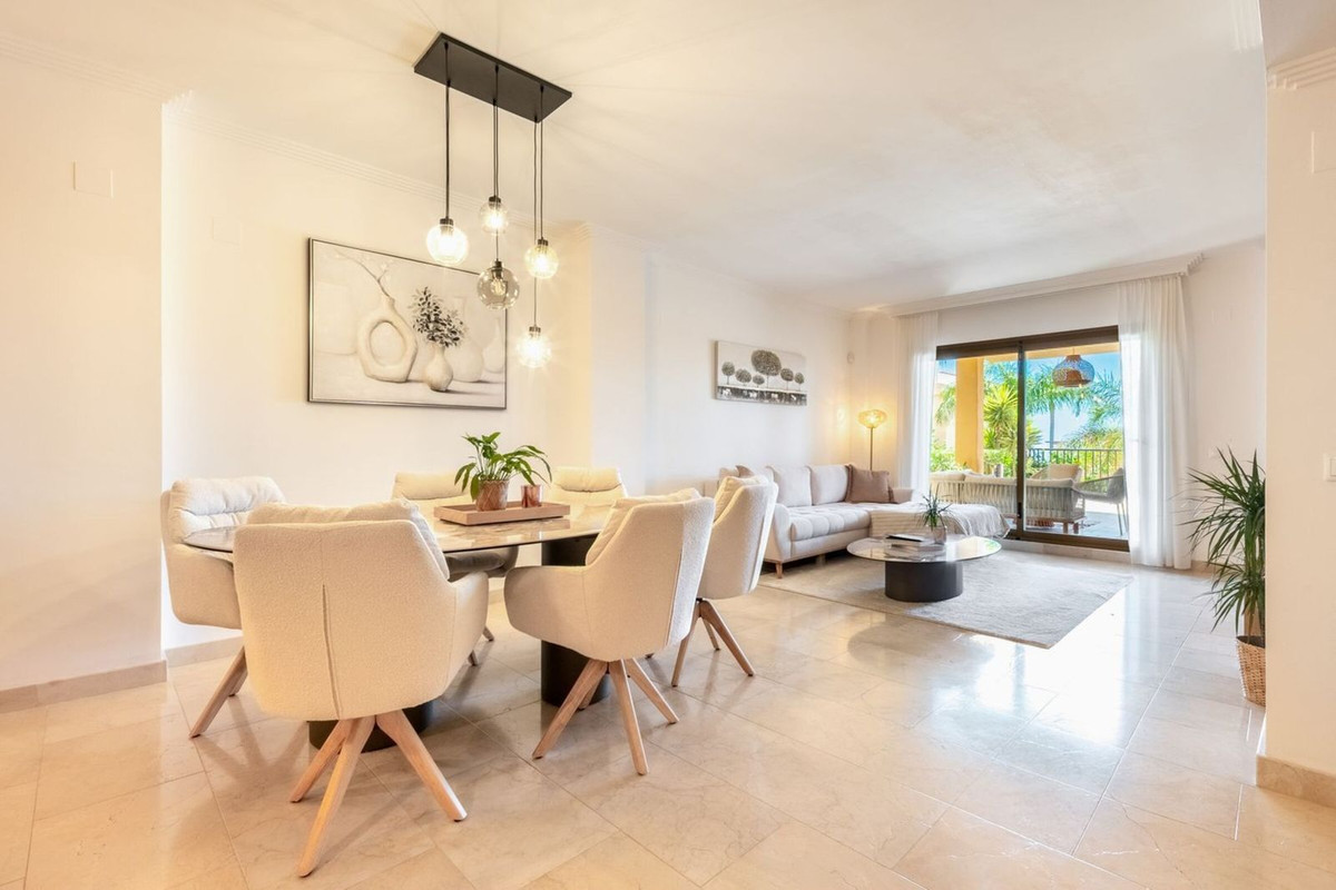2 Bed Apartment for sale in El Paraiso Costa Del Sol, Málaga, Spain