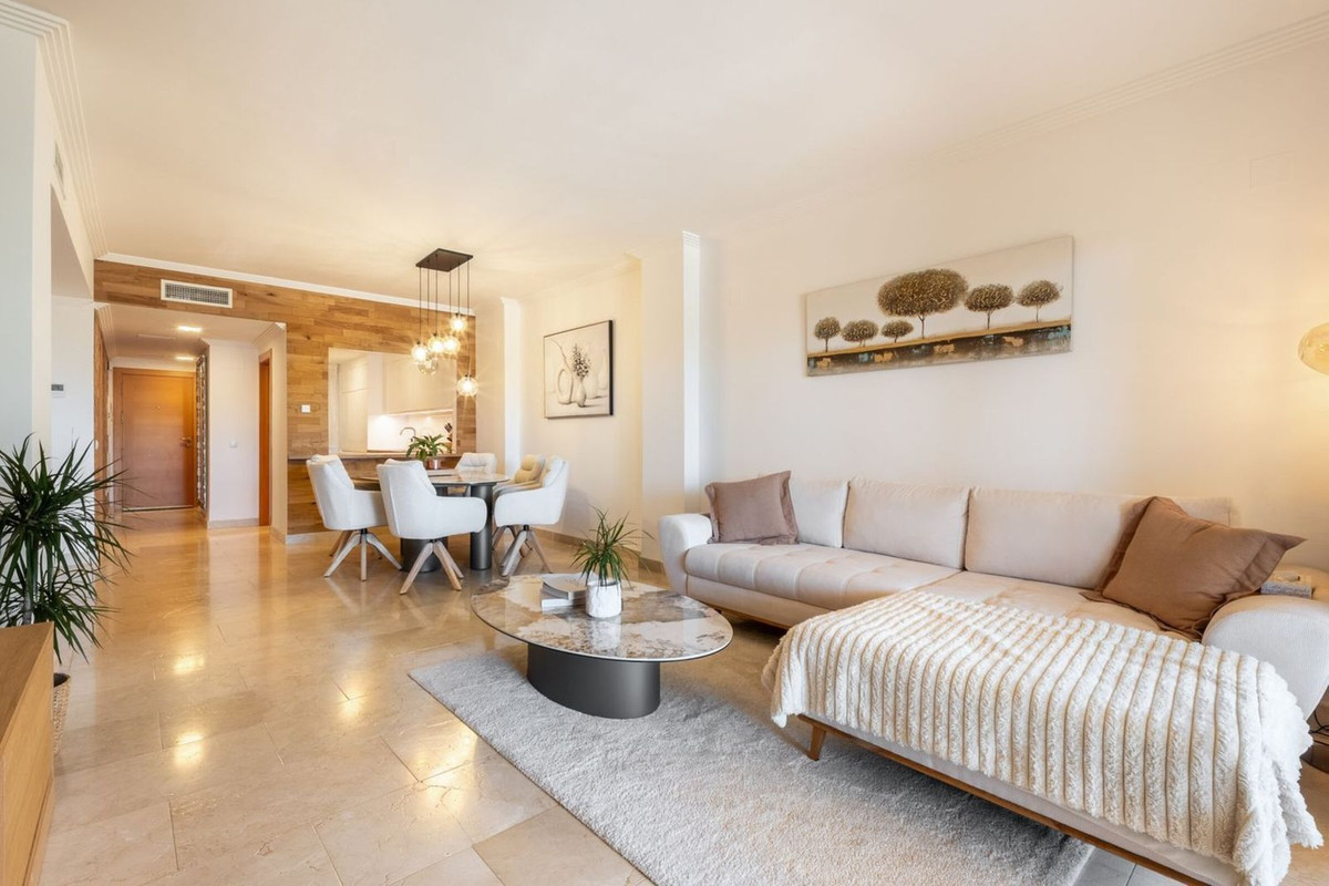 2 Bed Apartment for sale in El Paraiso Costa Del Sol, Málaga, Spain