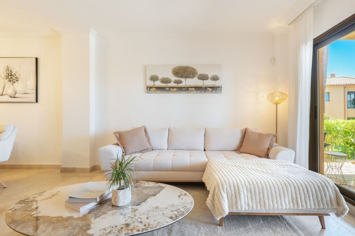 2 Bed Apartment for sale in El Paraiso Costa Del Sol, Málaga, Spain