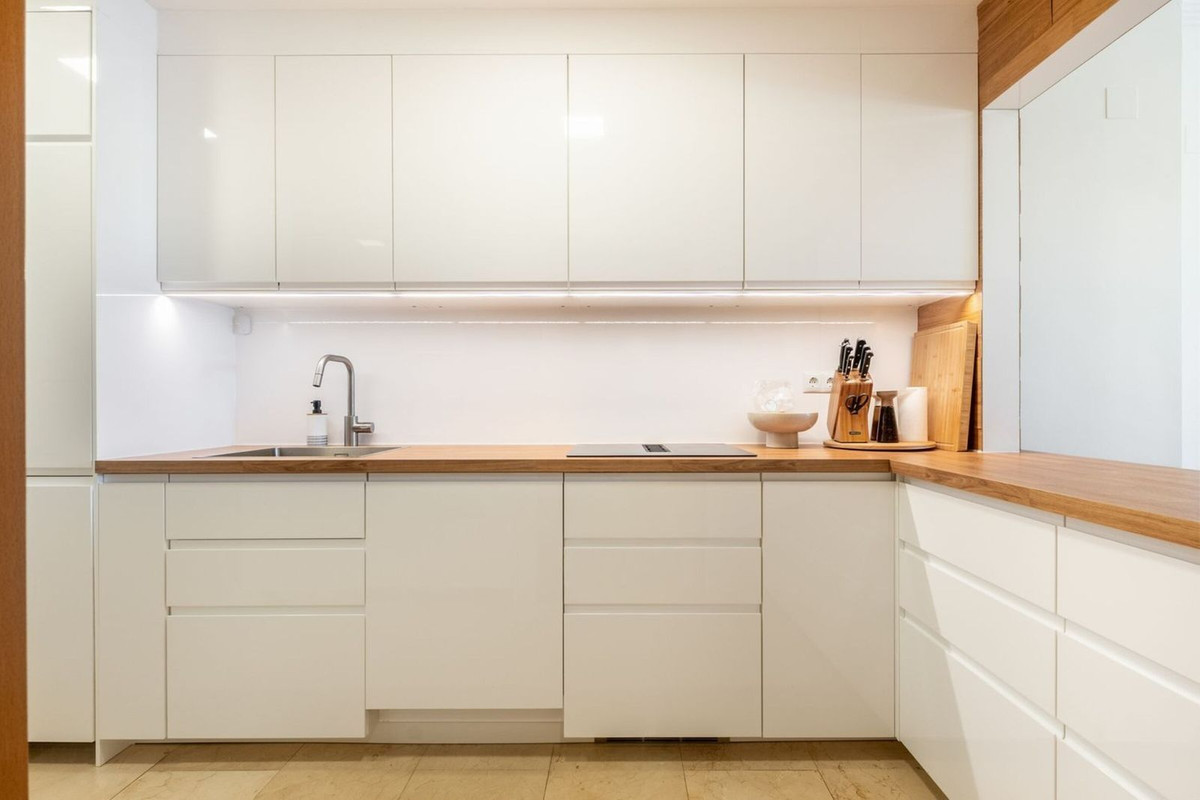 2 Bed Apartment for sale in El Paraiso Costa Del Sol, Málaga, Spain