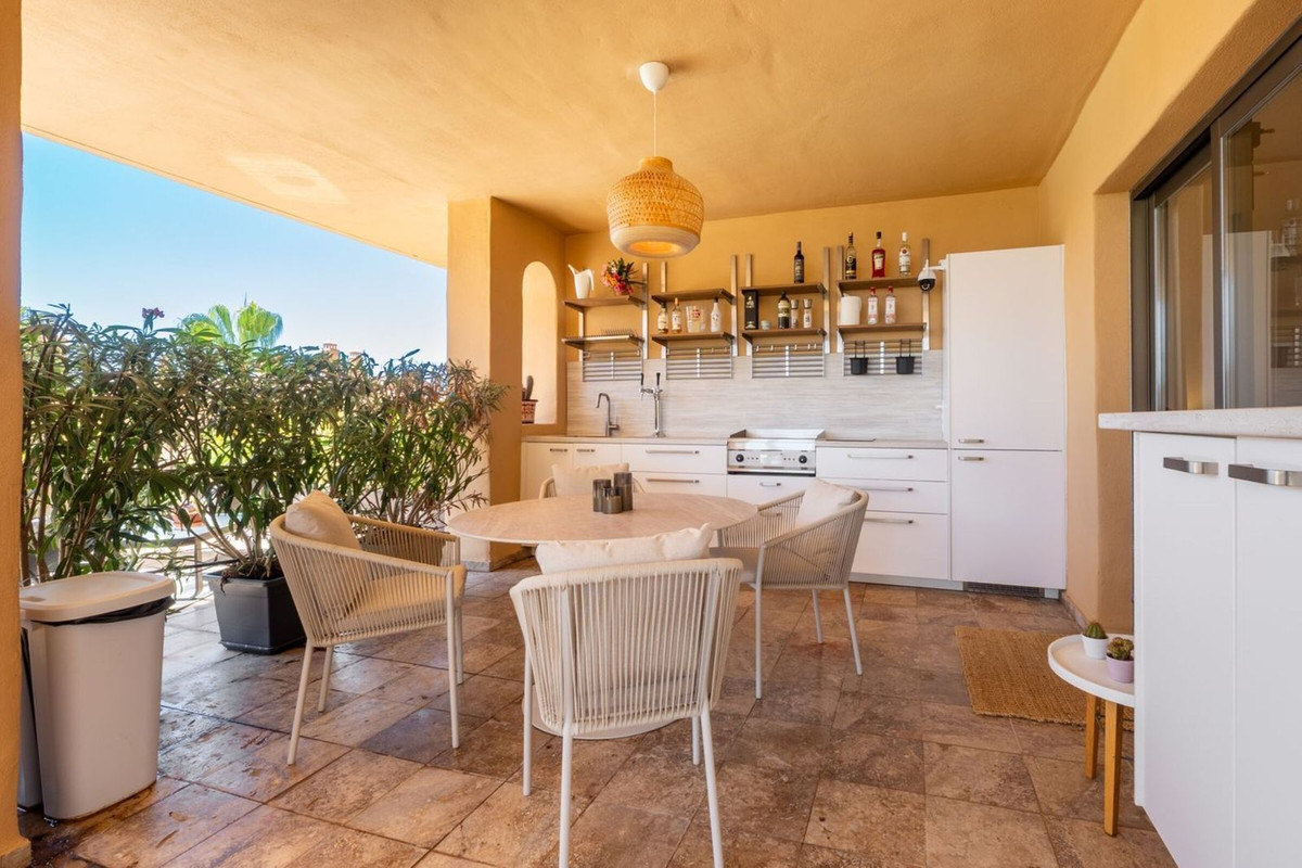 2 Bed Apartment for sale in El Paraiso Costa Del Sol, Málaga, Spain