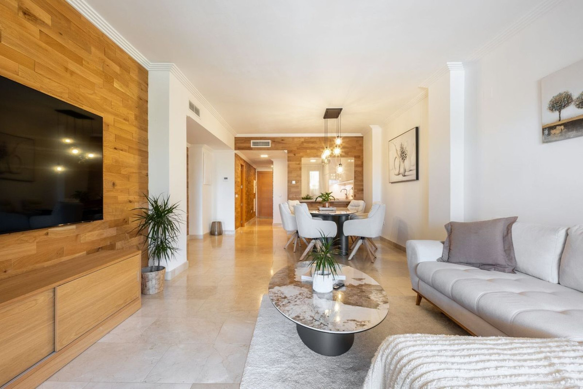 2 Bed Apartment for sale in El Paraiso Costa Del Sol, Málaga, Spain