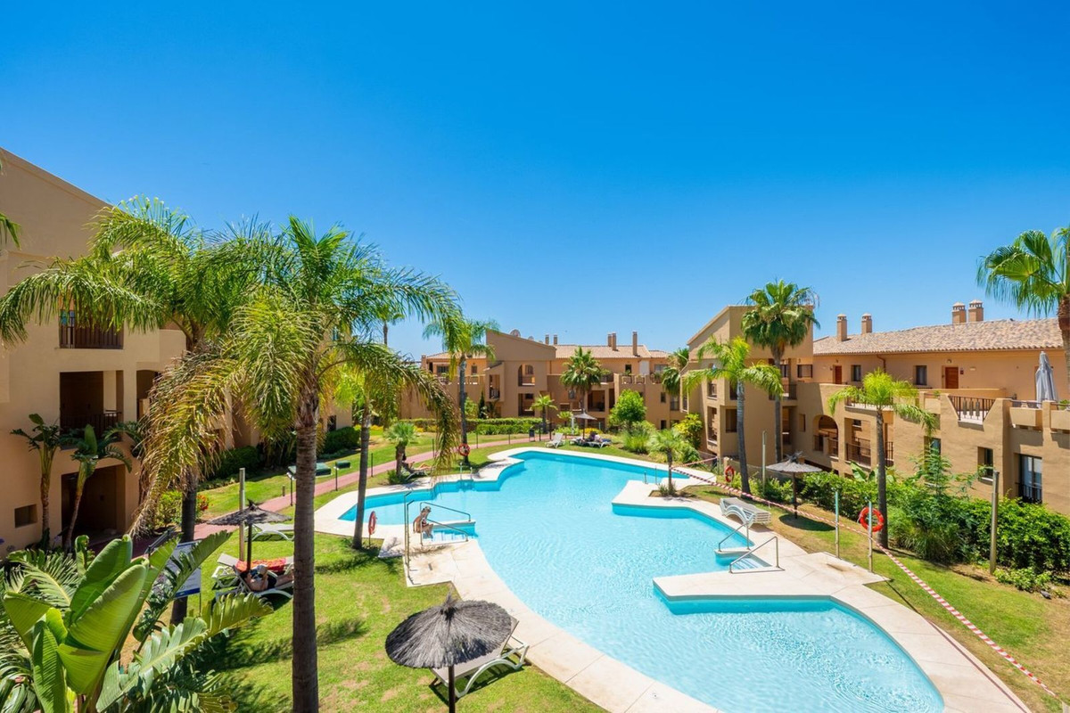 2 Bed Apartment for sale in El Paraiso Costa Del Sol, Málaga, Spain