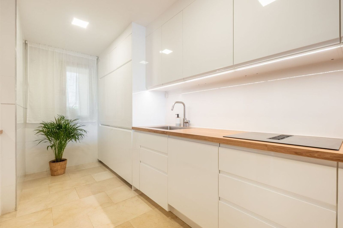 2 Bed Apartment for sale in El Paraiso Costa Del Sol, Málaga, Spain