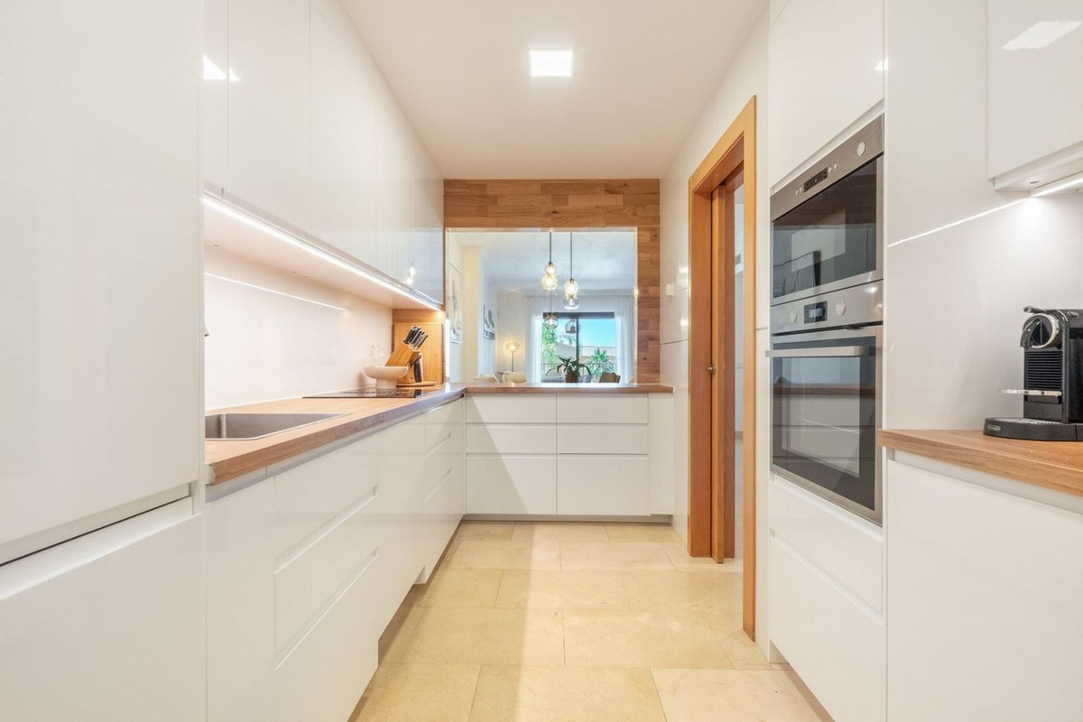 2 Bed Apartment for sale in El Paraiso Costa Del Sol, Málaga, Spain