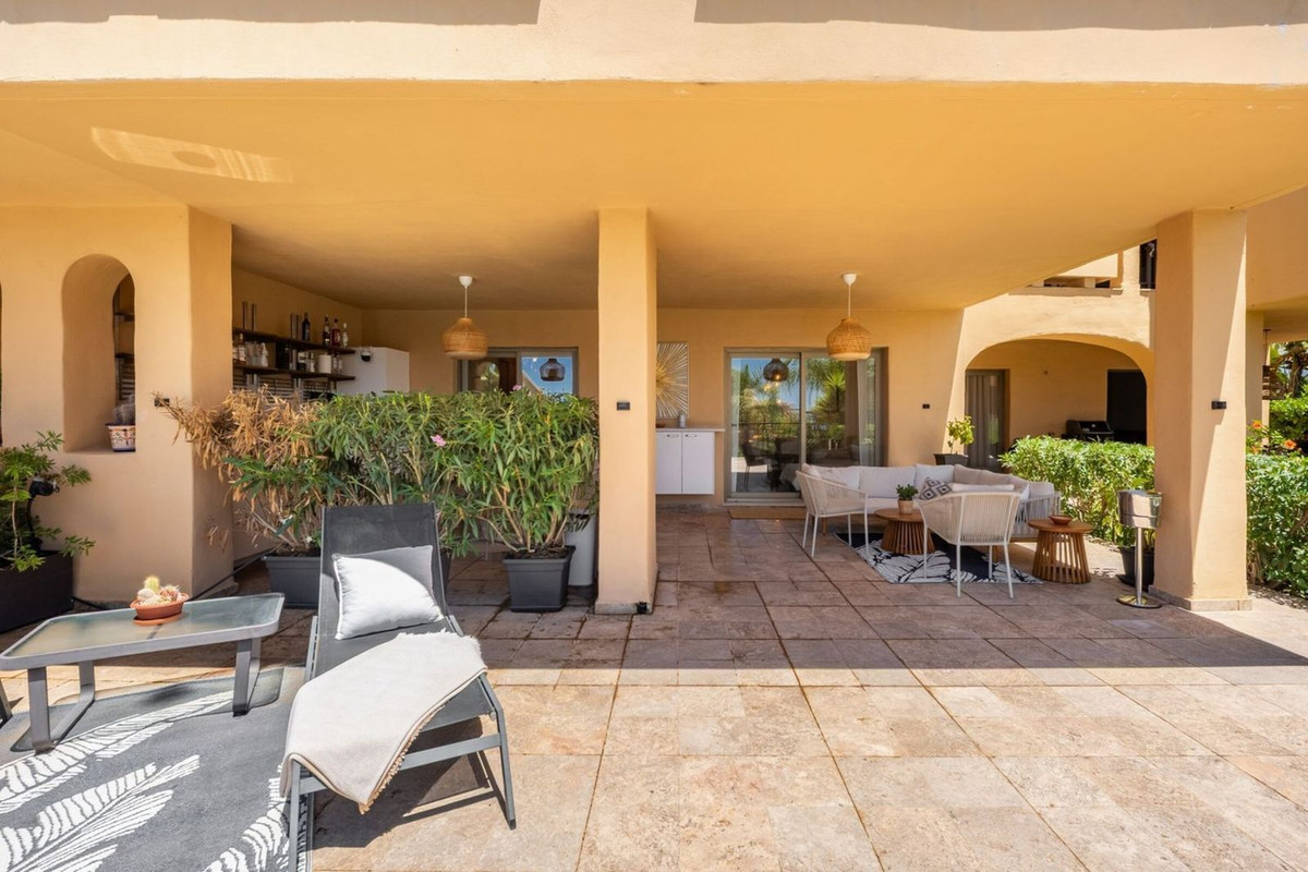 2 Bed Apartment for sale in El Paraiso Costa Del Sol, Málaga, Spain