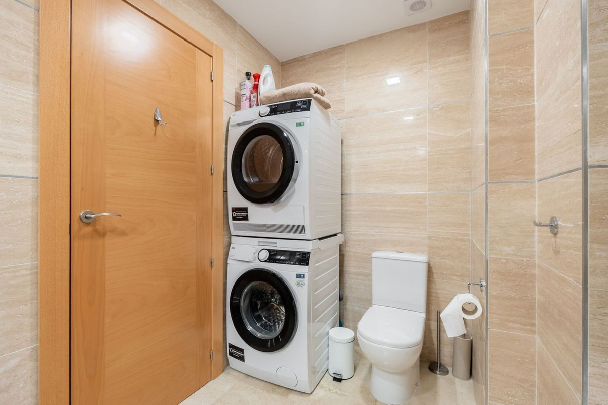 2 Bed Apartment for sale in El Paraiso Costa Del Sol, Málaga, Spain