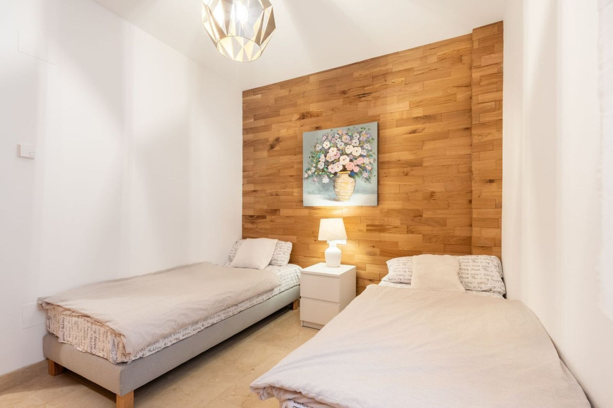 2 Bed Apartment for sale in El Paraiso Costa Del Sol, Málaga, Spain