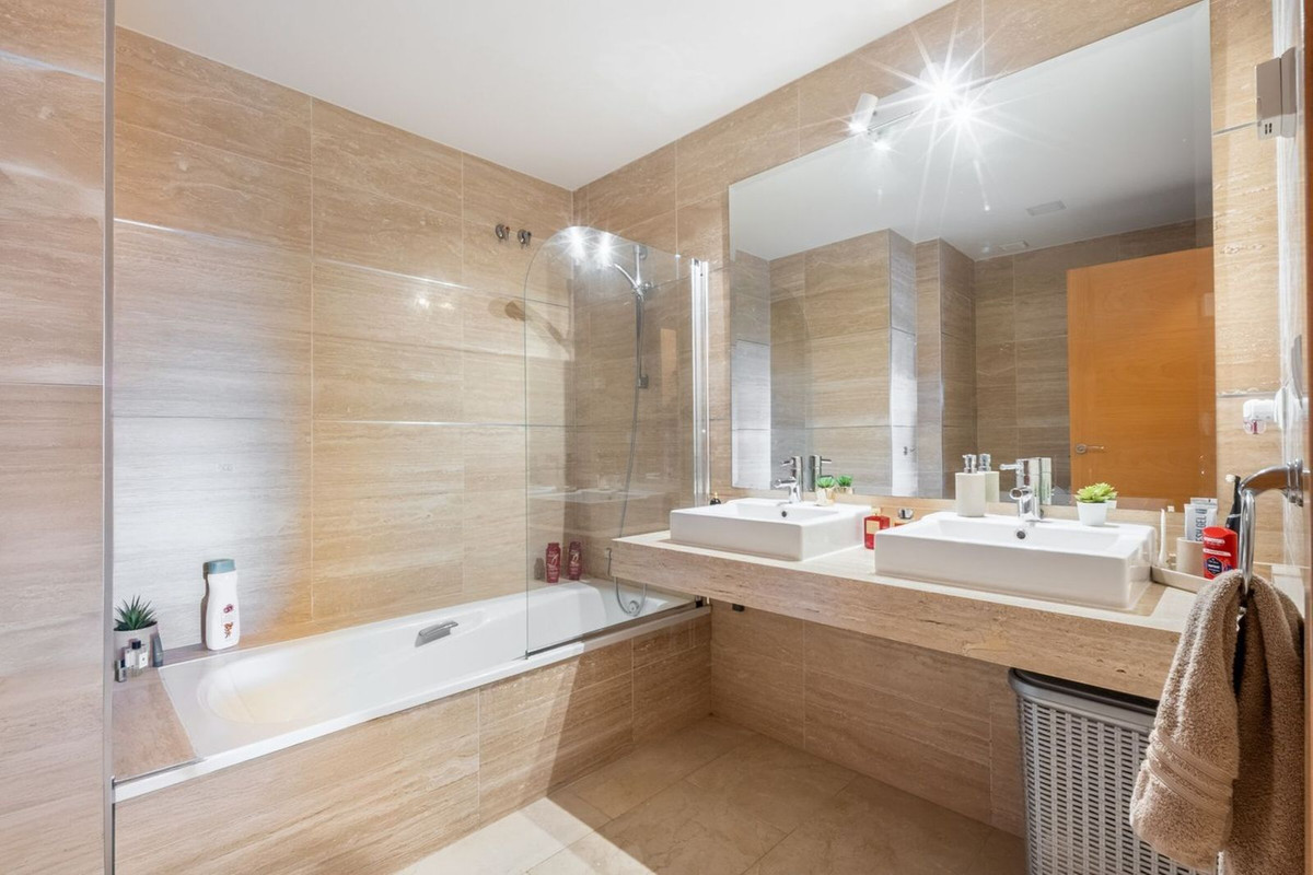 2 Bed Apartment for sale in El Paraiso Costa Del Sol, Málaga, Spain