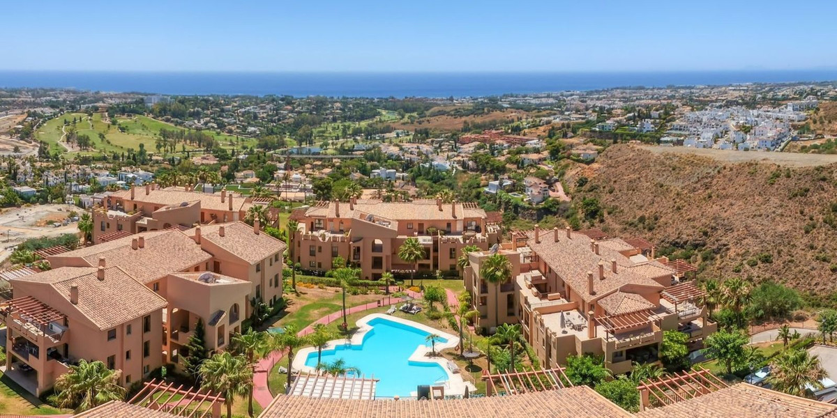 2 Bed Apartment for sale in El Paraiso Costa Del Sol, Málaga, Spain